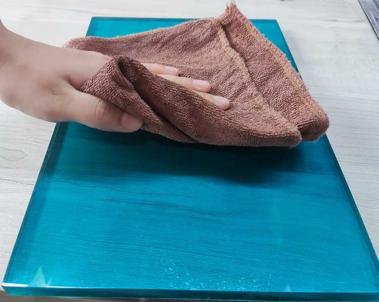 clean-the-polycarbonate-sheet- clean-the-polycarbonate-sheet-
